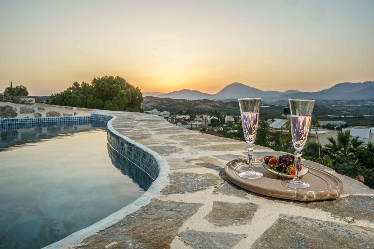 Villa Simantiri Pombia Luaran gambar
