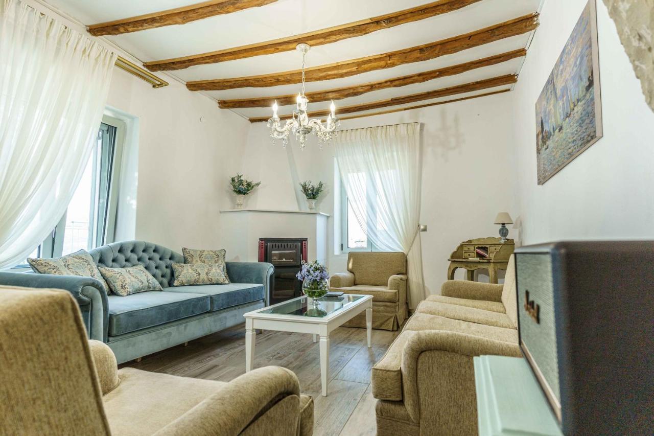 Villa Simantiri Pombia Luaran gambar