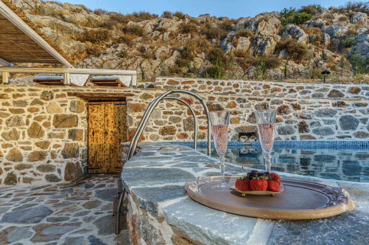 Villa Simantiri Pombia Luaran gambar